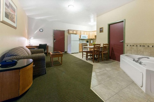 Days Inn by Wyndham Luray Shenandoah image 1